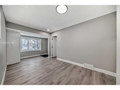 7435 20A Street Se, Calgary, AB - Indoor Photo Showing Other Room