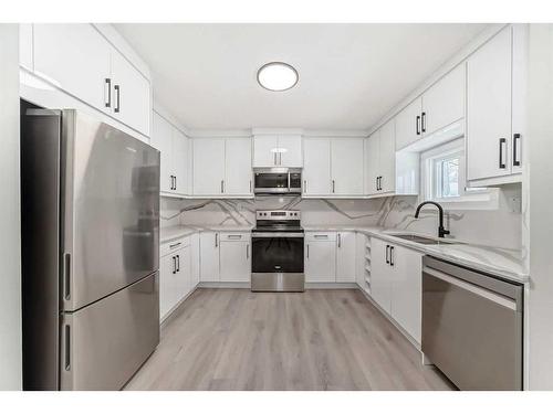 7435 20A Street Se, Calgary, AB - Indoor Photo Showing Kitchen With Upgraded Kitchen