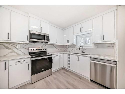 7435 20A Street Se, Calgary, AB - Indoor Photo Showing Kitchen With Upgraded Kitchen