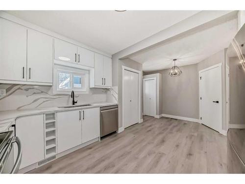 7435 20A Street Se, Calgary, AB - Indoor Photo Showing Kitchen