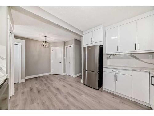 7435 20A Street Se, Calgary, AB - Indoor Photo Showing Kitchen