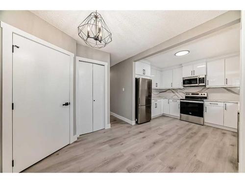 7435 20A Street Se, Calgary, AB - Indoor Photo Showing Kitchen