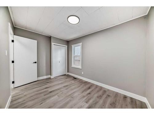 7435 20A Street Se, Calgary, AB - Indoor Photo Showing Other Room