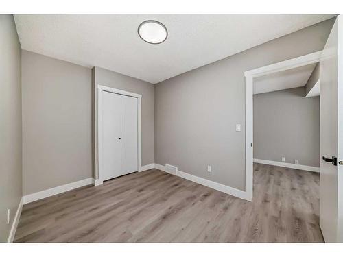 7435 20A Street Se, Calgary, AB - Indoor Photo Showing Other Room