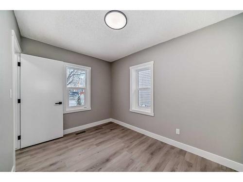 7435 20A Street Se, Calgary, AB - Indoor Photo Showing Other Room