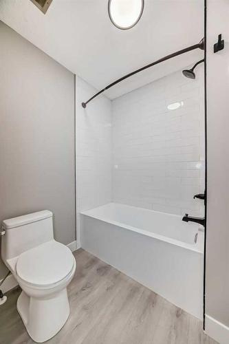 7435 20A Street Se, Calgary, AB - Indoor Photo Showing Bathroom