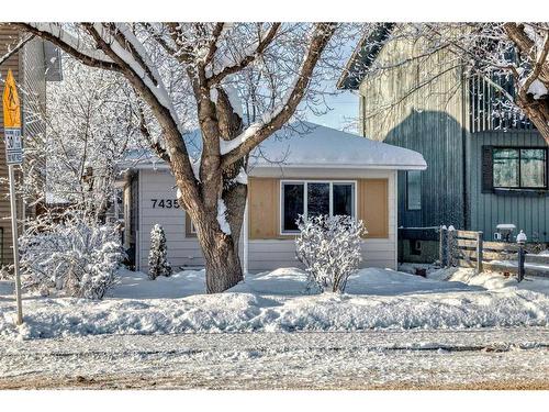 7435 20A Street Se, Calgary, AB - Outdoor