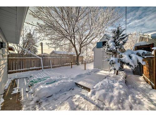 7435 20A Street Se, Calgary, AB - Outdoor