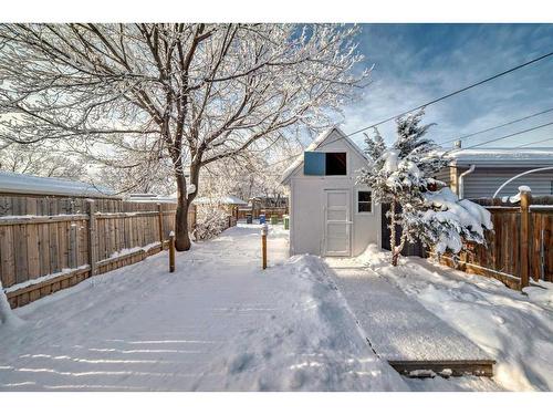 7435 20A Street Se, Calgary, AB - Outdoor