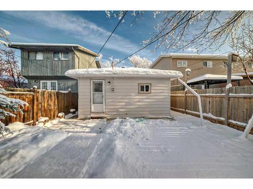 7435 20A Street Se, Calgary, AB - Outdoor