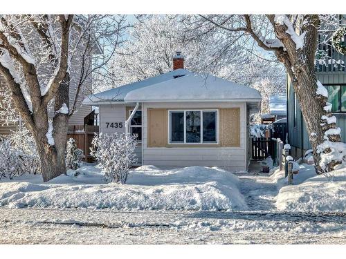 7435 20A Street Se, Calgary, AB - Outdoor