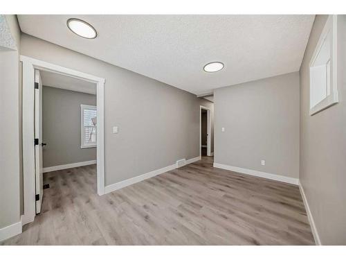 7435 20A Street Se, Calgary, AB - Indoor Photo Showing Other Room