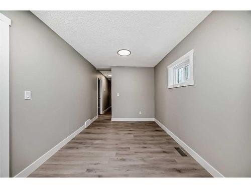 7435 20A Street Se, Calgary, AB - Indoor Photo Showing Other Room