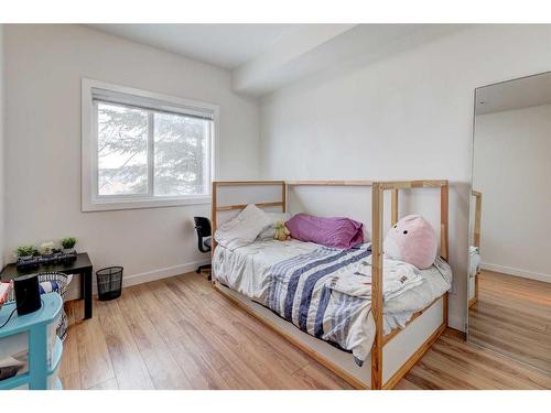 5-4 Sage Hill Terrace Nw, Calgary, AB - Indoor Photo Showing Bedroom