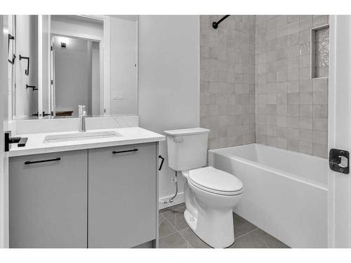 2522 17 Avenue Sw, Calgary, AB - Indoor Photo Showing Bathroom