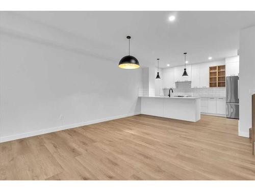 2522 17 Avenue Sw, Calgary, AB - Indoor Photo Showing Kitchen