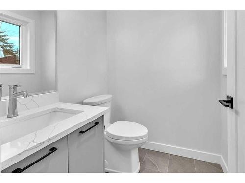 2522 17 Avenue Sw, Calgary, AB - Indoor Photo Showing Bathroom