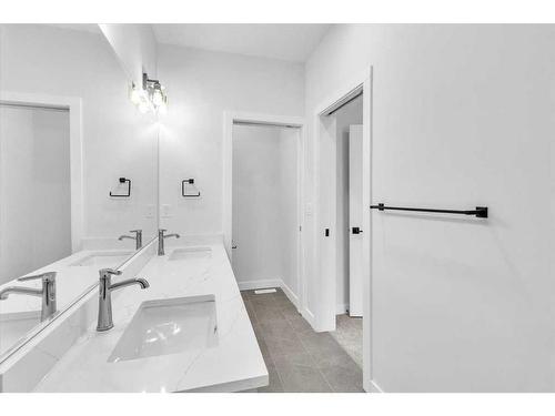 2522 17 Avenue Sw, Calgary, AB - Indoor Photo Showing Bathroom