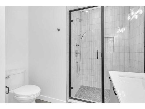 2522 17 Avenue Sw, Calgary, AB - Indoor Photo Showing Bathroom