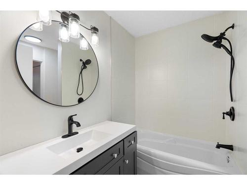 11 Cedarwood Rise Sw, Calgary, AB - Indoor Photo Showing Bathroom