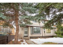 11 Cedarwood Rise SW Calgary, AB T2W 3H8