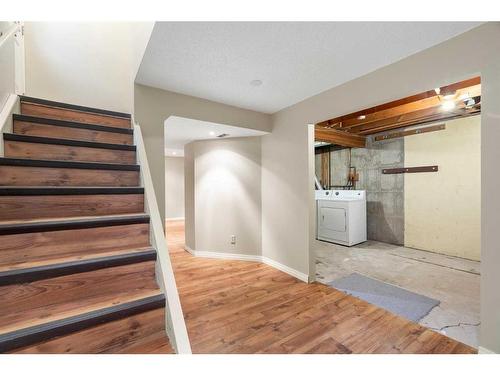 11 Cedarwood Rise Sw, Calgary, AB - Indoor Photo Showing Laundry Room