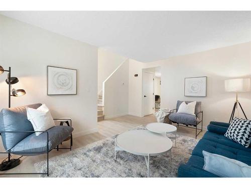 11 Cedarwood Rise Sw, Calgary, AB - Indoor Photo Showing Living Room