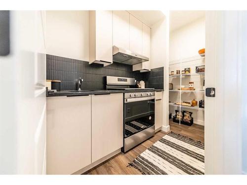 196 Lewiston Drive Ne, Calgary, AB - Indoor Photo Showing Kitchen