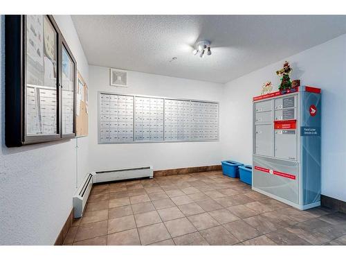 2217-6224 17 Avenue, Calgary, AB - Indoor Photo Showing Other Room