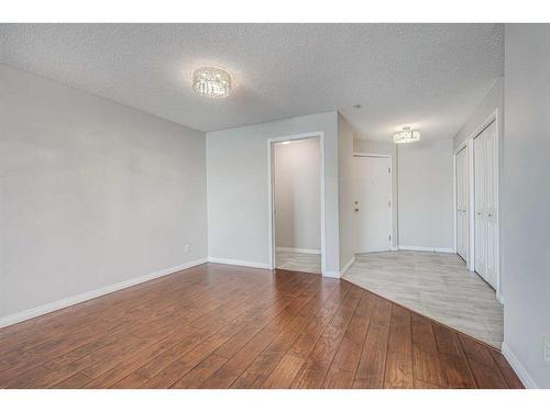 2217-6224 17 Avenue, Calgary, AB - Indoor Photo Showing Other Room