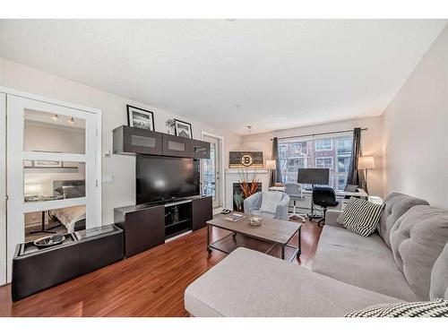 320-5115 Richard Road Sw, Calgary, AB - Indoor Photo Showing Living Room