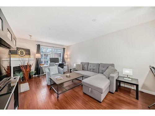 320-5115 Richard Road Sw, Calgary, AB - Indoor Photo Showing Living Room