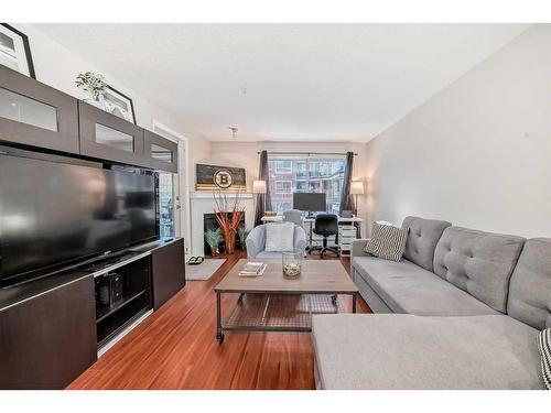 320-5115 Richard Road Sw, Calgary, AB - Indoor Photo Showing Living Room