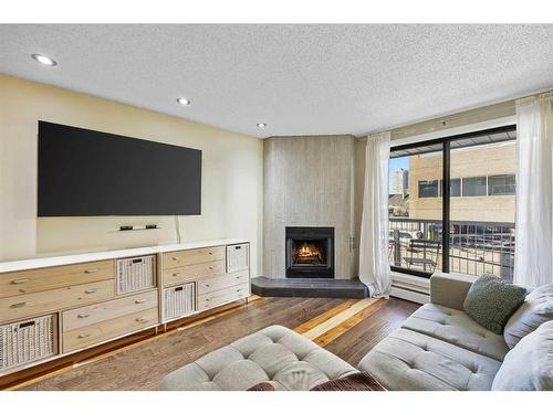 304-930 18 Avenue Sw, Calgary, AB - Indoor Photo Showing Living Room With Fireplace