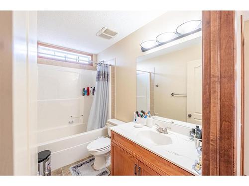 229 West Creek Boulevard, Chestermere, AB - Indoor Photo Showing Bathroom