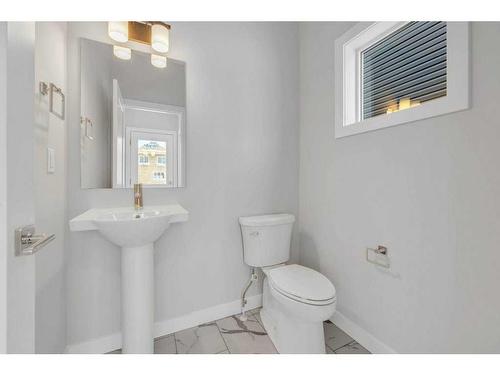 584 Dawson Drive, Chestermere, AB - Indoor Photo Showing Bathroom