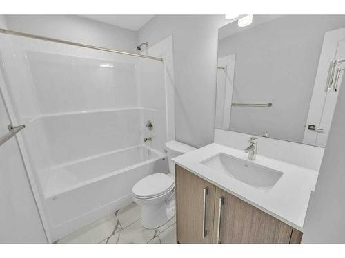 584 Dawson Drive, Chestermere, AB - Indoor Photo Showing Bathroom