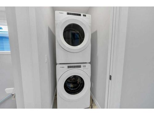 584 Dawson Drive, Chestermere, AB - Indoor Photo Showing Laundry Room