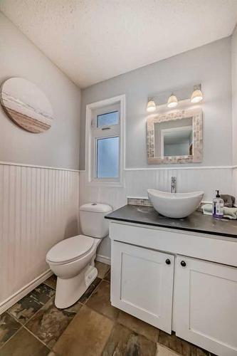 322043 8 Street East, Rural Foothills County, AB - Indoor Photo Showing Bathroom