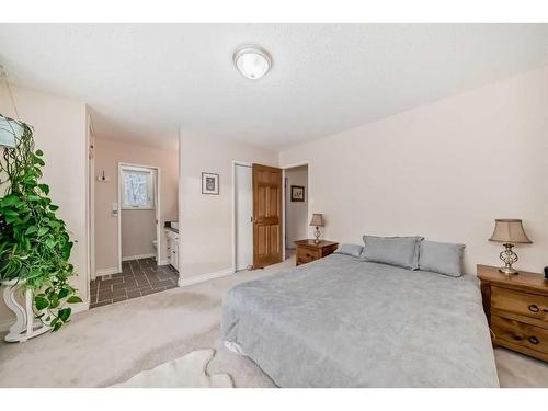 322043 8 Street East, Rural Foothills County, AB - Indoor Photo Showing Bedroom