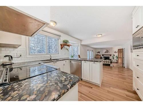 322043 8 Street East, Rural Foothills County, AB - Indoor Photo Showing Kitchen