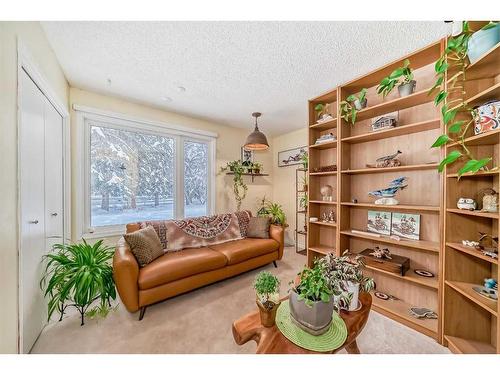 322043 8 Street East, Rural Foothills County, AB - Indoor Photo Showing Living Room