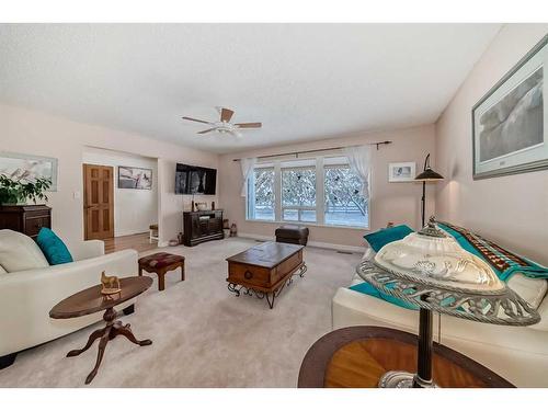 322043 8 Street East, Rural Foothills County, AB - Indoor Photo Showing Living Room