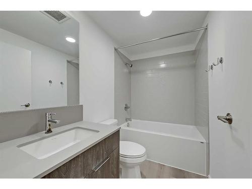 1004-123 4 Street Ne, Calgary, AB - Indoor Photo Showing Bathroom