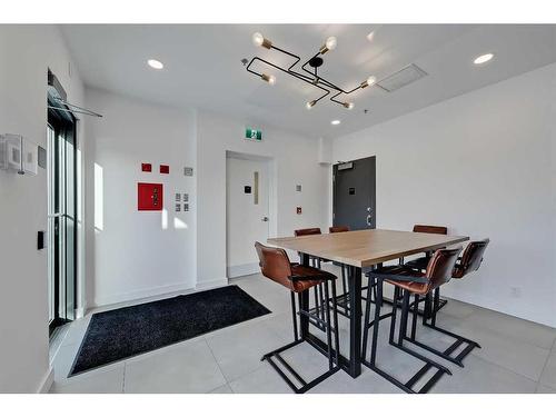 1004-123 4 Street Ne, Calgary, AB - Indoor Photo Showing Dining Room