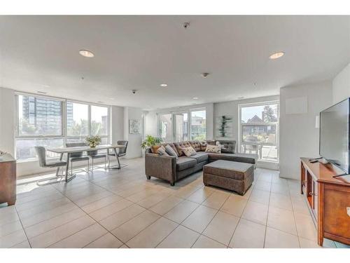 511-303 13 Avenue Sw, Calgary, AB - Indoor Photo Showing Living Room