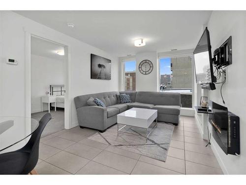 511-303 13 Avenue Sw, Calgary, AB - Indoor Photo Showing Living Room