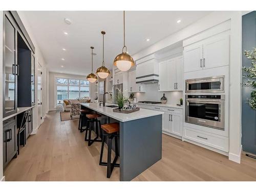 1112B Regent Crescent Ne, Calgary, AB - Indoor Photo Showing Kitchen With Upgraded Kitchen