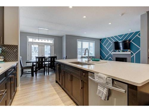 28 Crestbrook Way Sw, Calgary, AB - Indoor Photo Showing Kitchen