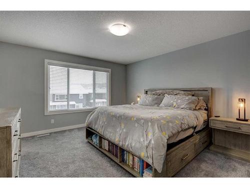 28 Crestbrook Way Sw, Calgary, AB - Indoor Photo Showing Bedroom